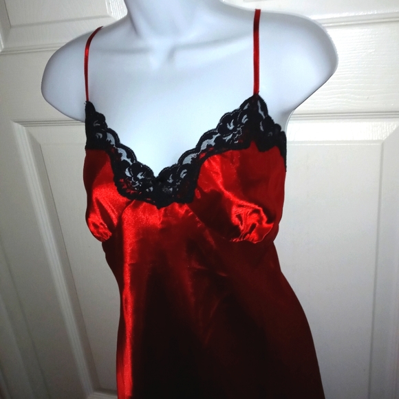Beautiful Red Nightgown - Picture 2 of 5